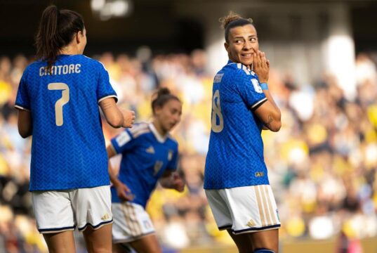 L’Italia femminile pareggia (2-2) con la Svezia. Per i Mondiali si passa dai palyoff. Sorteggio il 18 giugno Italia