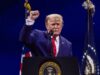 4 luglio, Trump: “Il sogno americano è tornato, non saremo mai un Paese comunista”