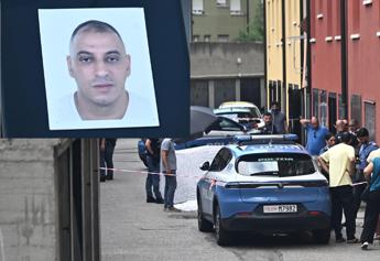 Bologna, uomo morto ammanettato: Procura iscrive agenti intervenuti in registro separato ’45bis’