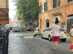 Cade dal terrazzo della casa a Trastevere, morto l’attore Pippo Di Marca