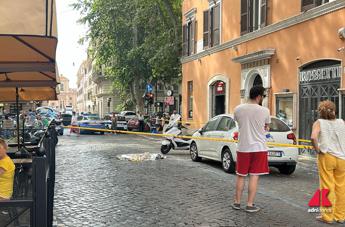 Cade dal terrazzo della casa a Trastevere, morto l’attore Pippo Di Marca