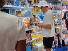 Dopo il trionfo a Wimbledon Sinner si rilassa in Sardegna e fa la spesa al discount