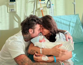 Fedez papà per la terza volta, è nato il figlio Edoardo Lupo: “Una gioia così grande”