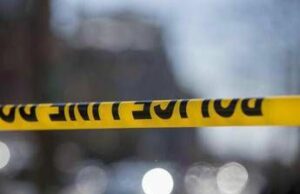 Guarda porno mentre guida e provoca incidente, un morto