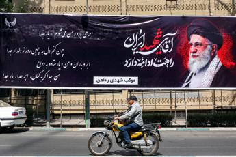 Iran-Usa, ripartono colloqui indiretti in Qatar. Wsj: “Trump ha valutato possibilità ritorno a guerra totale”