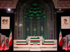 Iran, la bara di Khamenei esposta nella Grande Moschea: funerali da domani