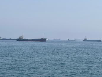 Iran, nuovi attacchi Usa: colpiti obiettivi militare. Teheran blocca petroliere a Hormuz – Diretta
