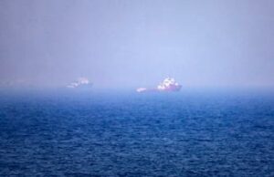 Iran, petroliera colpita in stretto Hormuz. Teheran agli Usa: “Guerrafondai. Nuovi attacchi? Piano di risposta è pronto”
