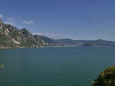 Lago di Garda, si tuffa per salvare ragazzo e non riemerge