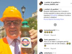 L’azzurro Baldelli e la parodia di Gualtieri: “Quando in piazza esplode calura bevete tè Gualthè…”