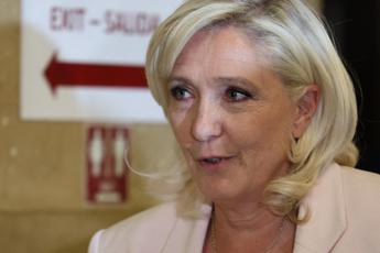 Marine Le Pen condannata, un anno con il braccialetto elettronico ma potrà candidarsi