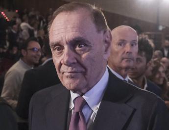 Mastella: “A tutti chiedo di pregare per me. Anche io sono malato, spero di farcela”