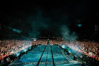 Max Pezzali conquista Milano, a San Siro brillano gli ‘anni d’oro’