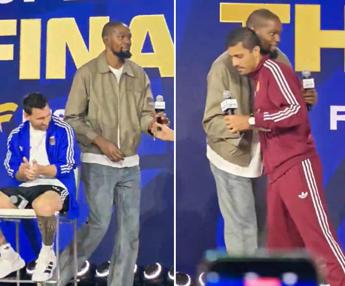Messi ‘ignorato’ da Durant, De la Fuente fischiato: la conferenza show prima della finale dei Mondiali