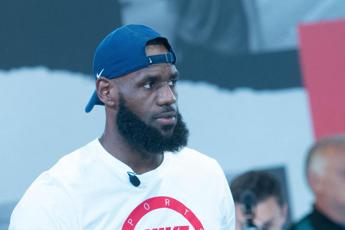 Nba, LeBron James firma con Philadelphia: “E’ l’ultimo viaggio”