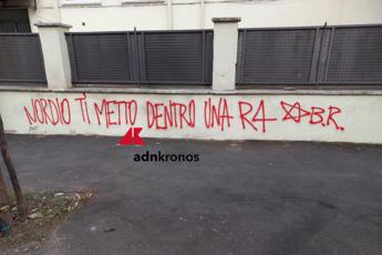 “Nordio ti metto dentro una R4”, scritta choc firmata Br a Roma. Potenziata la scorta al ministro e massima allerta