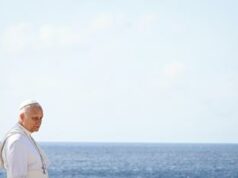 Papa Leone XIV varca la Porta d’Europa a Lampedusa: “Più delle parole contano i gesti, mondo sia più umano”