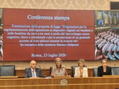 Pediatri: “No a dispositivi digitali sotto i 3 anni”, prima proposta di legge