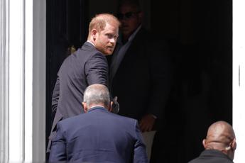 Principe Harry ed Elton John perdono la causa contro l’editore del Daily Mail