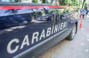 Rimprovera bambina per un calcio alla sua auto: picchiata dai genitori