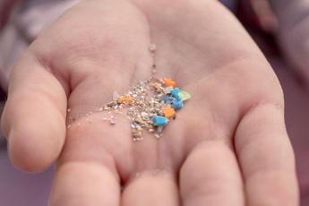 Salute, studio italiano: “Infarti più gravi con microplastiche, fumo e inquinamento”