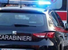 Si getta in auto con la moglie nel porto di Cattolica durante una lite, coppia salvata dai passanti