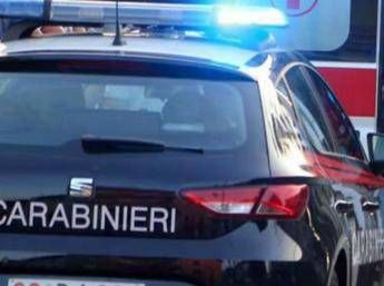 Si getta in auto con la moglie nel porto di Cattolica durante una lite, coppia salvata dai passanti