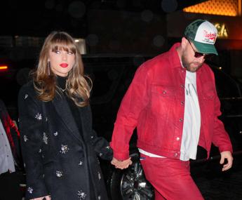 Taylor Swift si sposa, le regole del matrimonio blindato: vietati smartphone e il +1 ai single