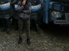 Tifoso ferito in scontri derby Torino, Procura: “Chiesti domiciliari per agente, lacrimogeno lanciato in modo non conforme”