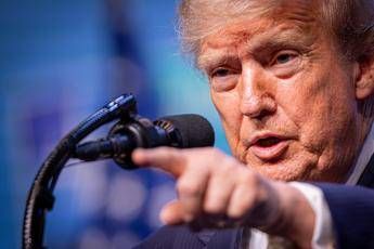 Trump attacca ancora Cnn, Politico e Ms Now: “Studio Ovale non può essere profanato da pagliacci con fake news”