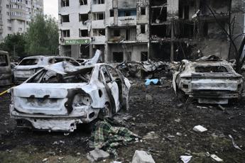 Ucraina, missili russi colpiscono Kiev: 15 morti e decine di feriti