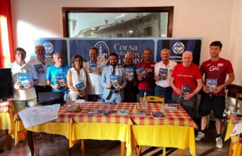 Gandino, venerdì 3 luglio torna la Corsa delle Uova. Fatti nuovi il logo, il libro e il sito web Corsa delle Uova