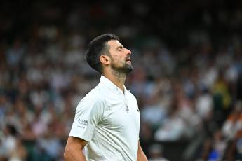 Wimbledon, Djokovic litiga con il suo angolo: “State calmi”