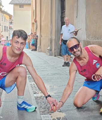 Gandino, Mirko Nicoli (raccoglitore) vince la Corsa della uova Corsa delle uova