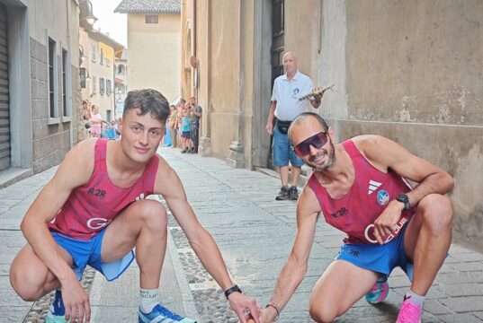 Gandino, Mirko Nicoli (raccoglitore) vince la Corsa della uova Corsa delle uova