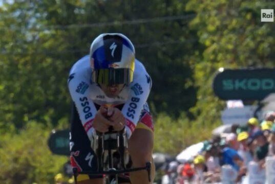 Tour de France: Remco Evenepoel domina la sedicesima tappa, top ten per Mattia Cattaneo Tour de France