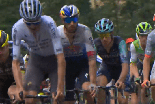 Tour de France: Tadej Pogacar firma il poker a Le Markstein, lunga fuga per Mattia Cattaneo