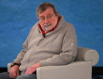Addio a Francesco Guccini, il cantautore morto a 86 anni