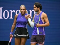 Alcaraz show al ritorno in campo con Serena Williams: super debutto per la coppia da sogno, poi il ko contro Cobolli
