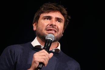 Alessandro Di Battista, dal malore all’operazione a L’Avana: le ipotesi del neurologo