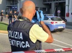 Brescia, accoltellata dall’ex marito davanti al figlio fuori da un centro commerciale