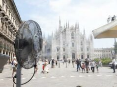 Caldo, il trucco contro l’umidità in casa usando… un cucchiaio