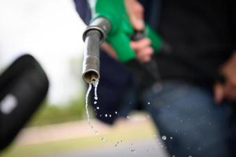 Carburanti, botta e risposta nel governo. Lega contraria a nuove tasse, Forza Italia assicura: “Con noi non ci saranno”