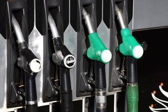 Carburanti, l’allarme del presidente di FederPetroli Italia: “Tra un mese il pieno potrebbe costare 30 euro in più”