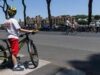 Codice della strada, da patente a 17 anni a obbligo casco e contrassegno e-bike: le 15 novità allo studio