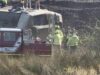 Deraglia treno nell’East Sussex: passeggeri intrappolati, soccorsi al lavoro