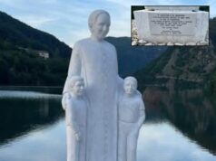 Don Milani, inaugurata la statua con frase anti-comunista: scoppia la polemica