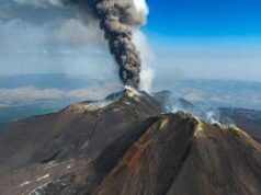 Eruzione Etna, voli in arrivo sospesi fino alle 12 all’aeroporto di Catania
