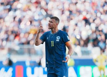 Eterno Dzeko, a 40 anni arriva il rinnovo con lo Schalke 04