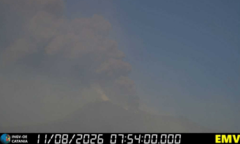 Etna in eruzione, oggi ancora disagi all’aeroporto di Catania: voli in arrivo sospesi fino alle 19